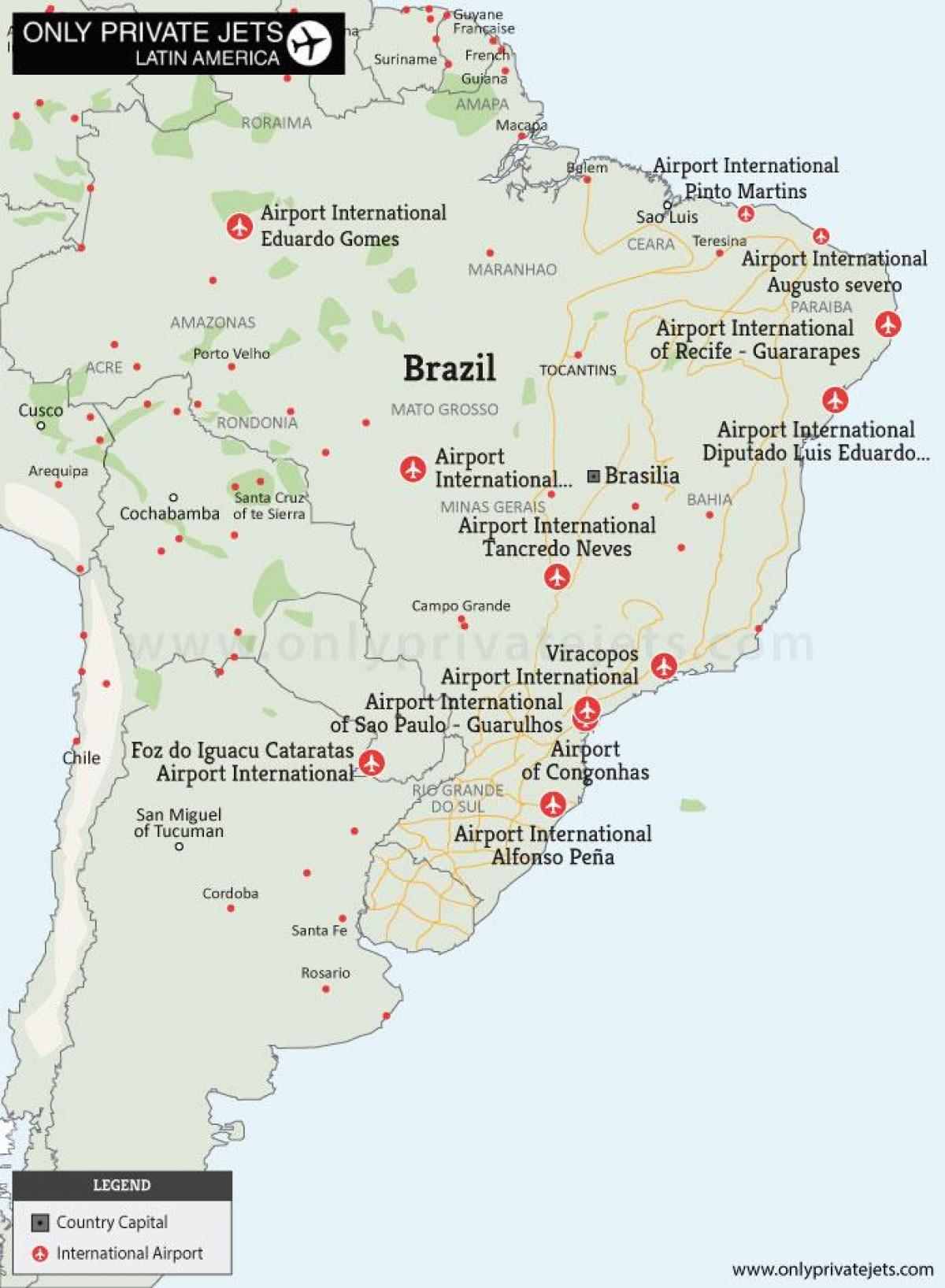 空港にブラジルの地図